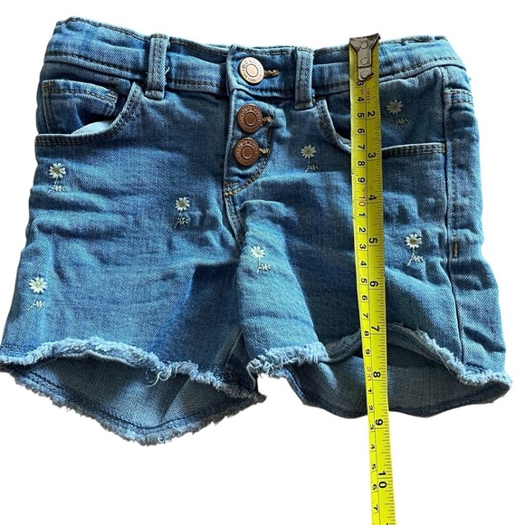 🌼 5/$25 Old Navy Daisy Embroidered Denim Shorts 5T Button Fly Distressed Hem - Picture 4 of 9